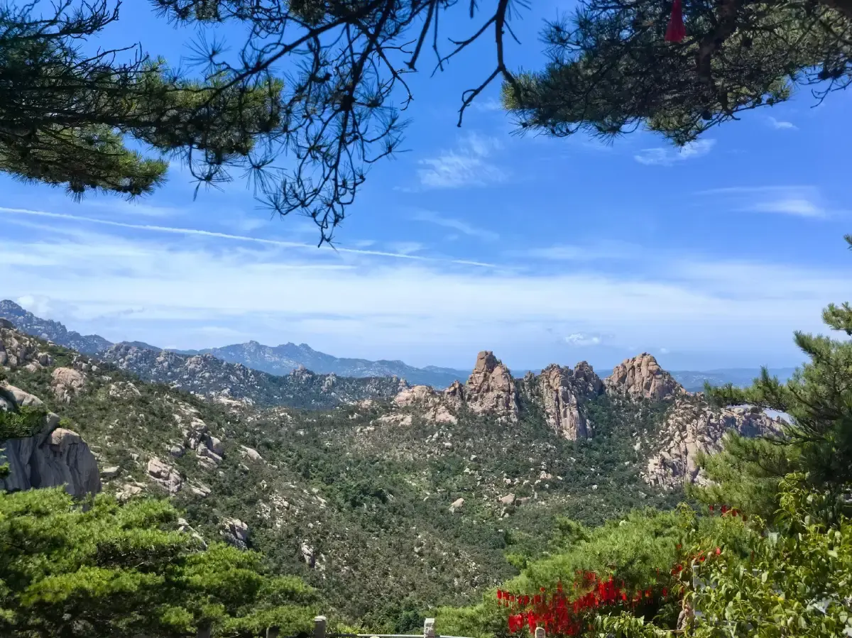 Ridges and granite peaks of the Jufeng massif